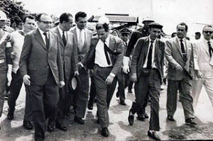 Somente avançaremos se formos além, com generosidade e grandeza. Nosso passado já nos deu uma pista sobre como fazer. Basta olhar para o Brasil desenvolvimentista de 1946 a 1964.