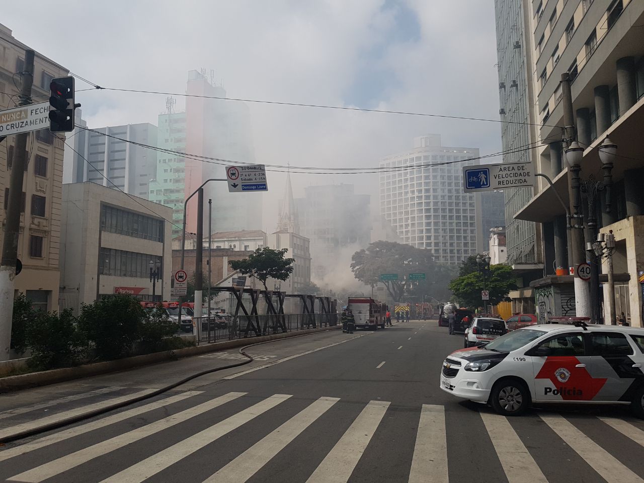 Prédio de ocupação desaba após incêndio no centro de São Paulo