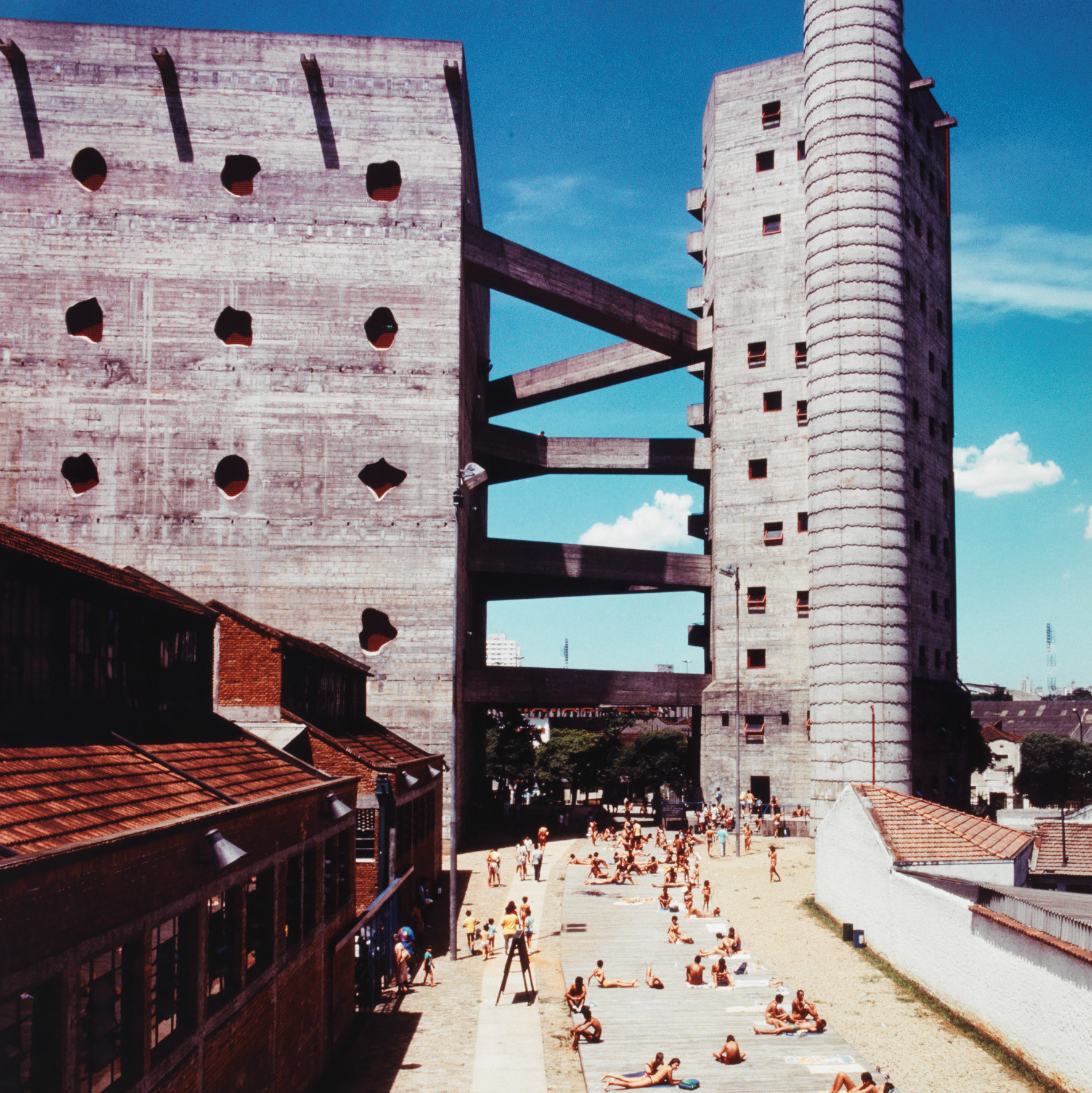 img Sesc Pompeia, de Lina Bo Bardi. Cortesia de The Graham Foundation