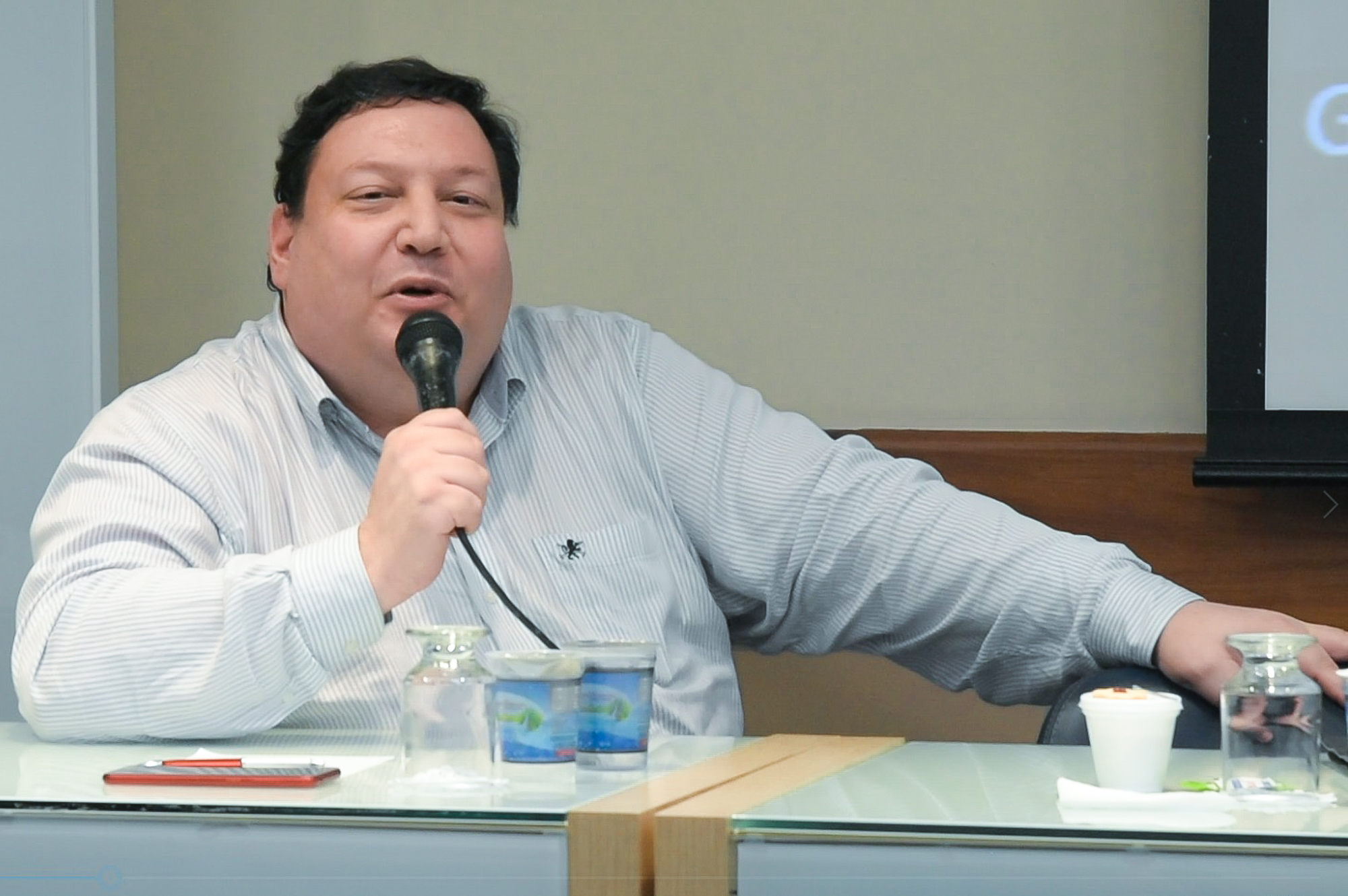 Debate no Mackenzie Não existe desenvolvimento sem indústria e Estado direito econômico e desindustrializaçãgilberto bercovici paulo gala nelson marconi 3