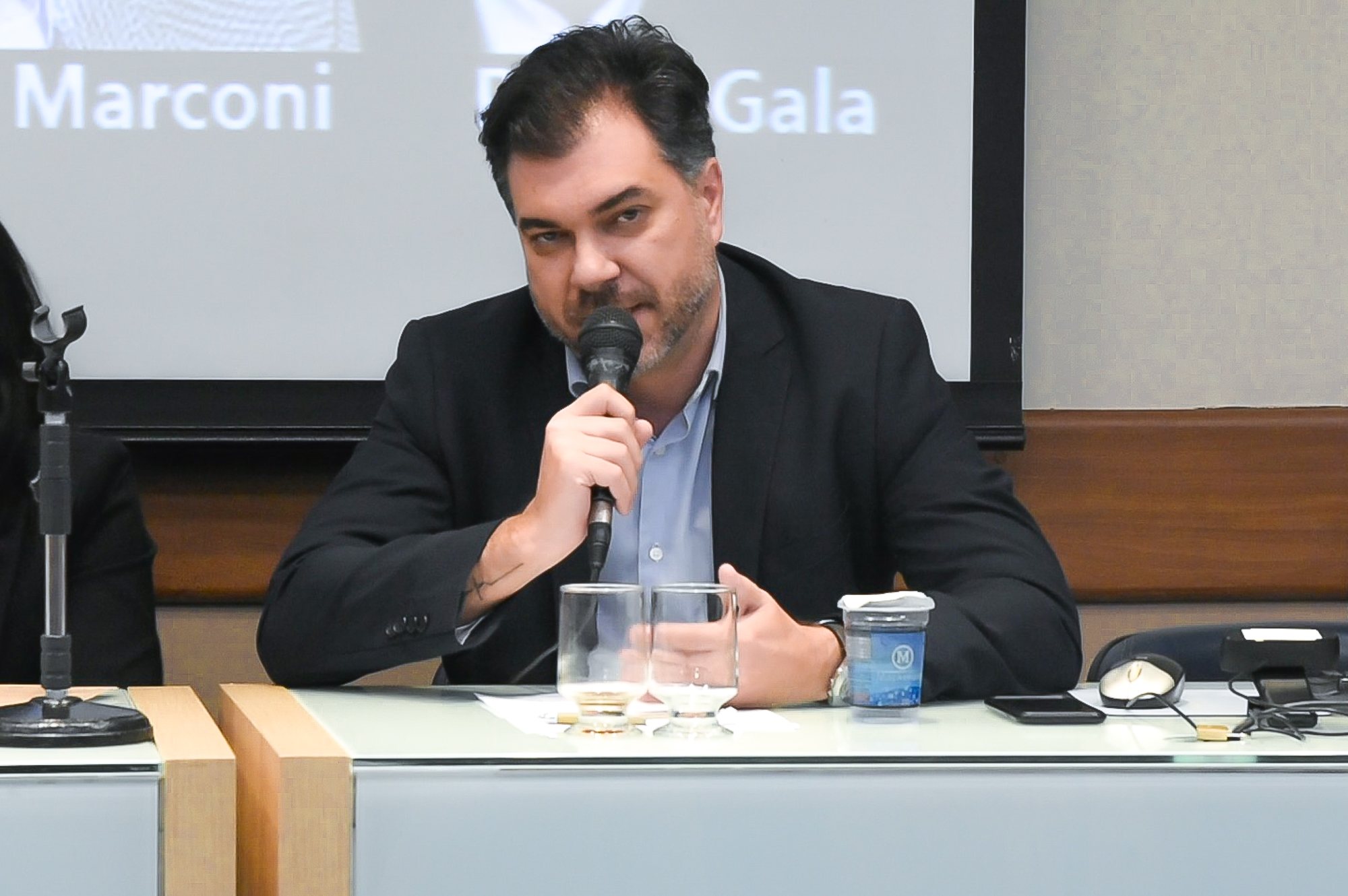 Debate no Mackenzie Não existe desenvolvimento sem indústria e Estado direito econômico e desindustrializaçãgilberto bercovici paulo gala nelson marconi 3